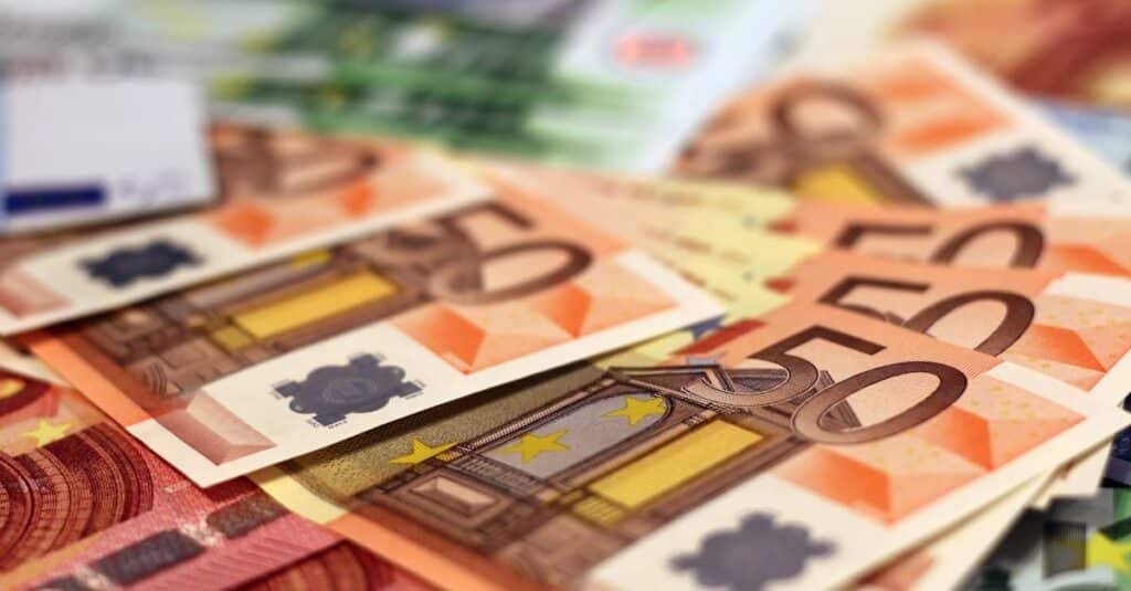 découvrez des stratégies d'investissement efficaces pour maximiser vos rendements. apprenez à diversifier votre portefeuille, à analyser les tendances du marché et à prendre des décisions éclairées pour garantir un avenir financier solide.
