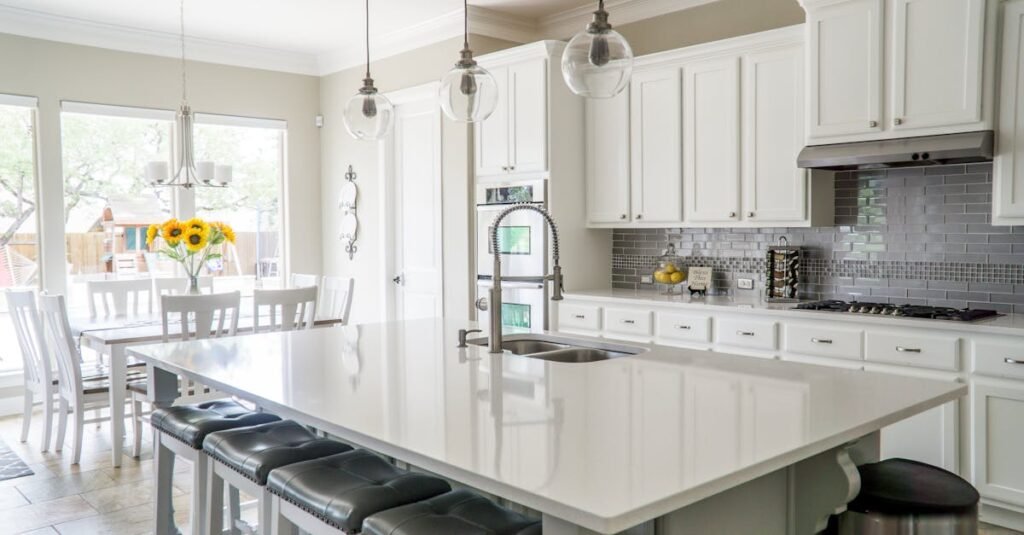découvrez l'art du home staging, une technique incontournable pour sublimer votre intérieur. apprenez à valoriser votre espace et à séduire les acheteurs grâce à des conseils pratiques et des astuces déco. transformez votre maison en un lieu attractif et accueillant pour maximiser son potentiel sur le marché immobilier.