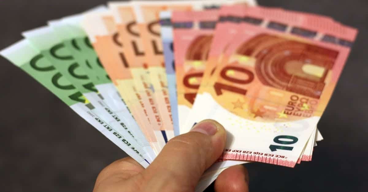 découvrez l'univers des fonds communs de placement : une option d'investissement accessible et diversifiée pour faire fructifier votre épargne, adaptée à tous les profils d'investisseurs.
