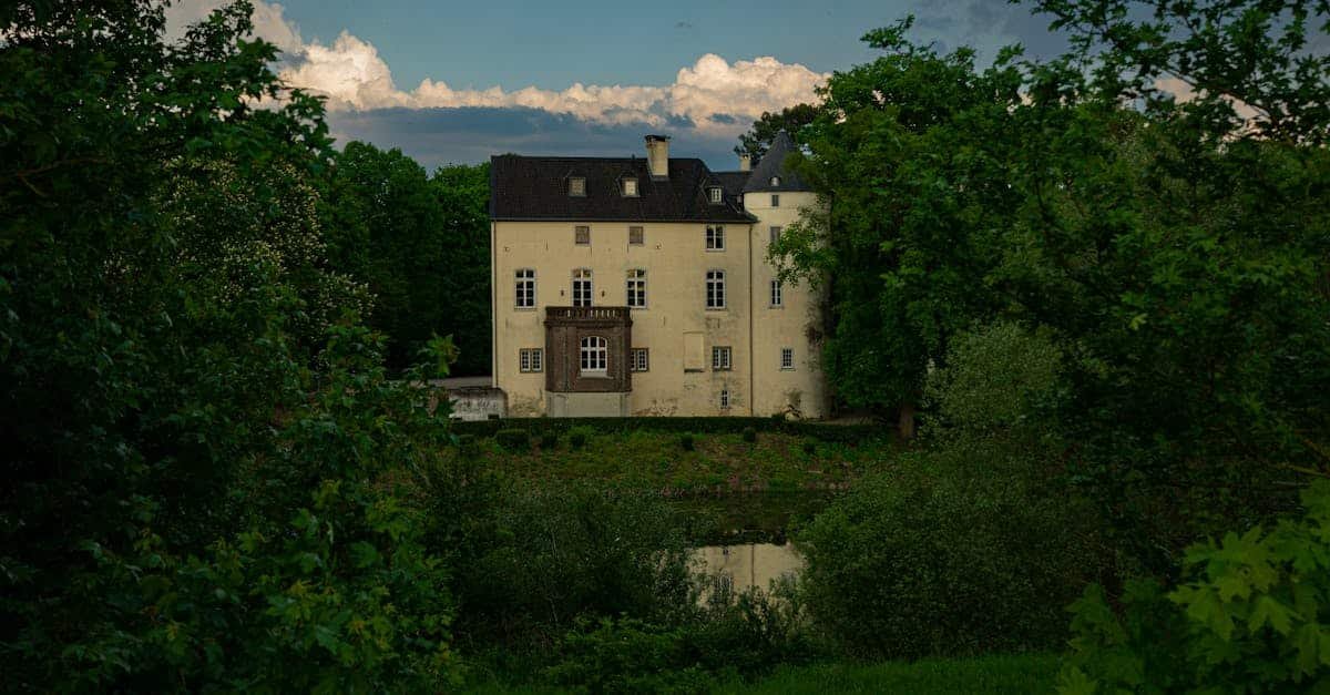 découvrez l'univers de l'immobilier ancien, où charme et authenticité se rencontrent. explorez nos propriétés uniques et laissez-vous séduire par l'histoire et le caractère de ces biens immobiliers.