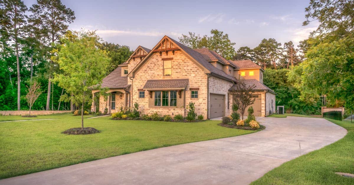 découvrez l'importance d'une estimation immobilière précise pour la vente, l'achat ou la gestion de votre bien. nos experts vous aident à comprendre la valeur réelle de votre propriété afin de prendre des décisions éclairées.