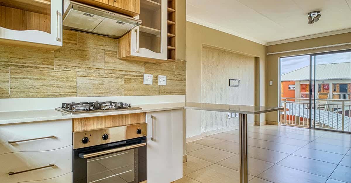 découvrez les lois de l'immobilier en france : comprenez vos droits et obligations en tant qu'acheteur, vendeur ou locataire. informez-vous sur les réglementations essentielles qui gouvernent le marché immobilier pour sécuriser vos transactions et optimiser vos investissements.