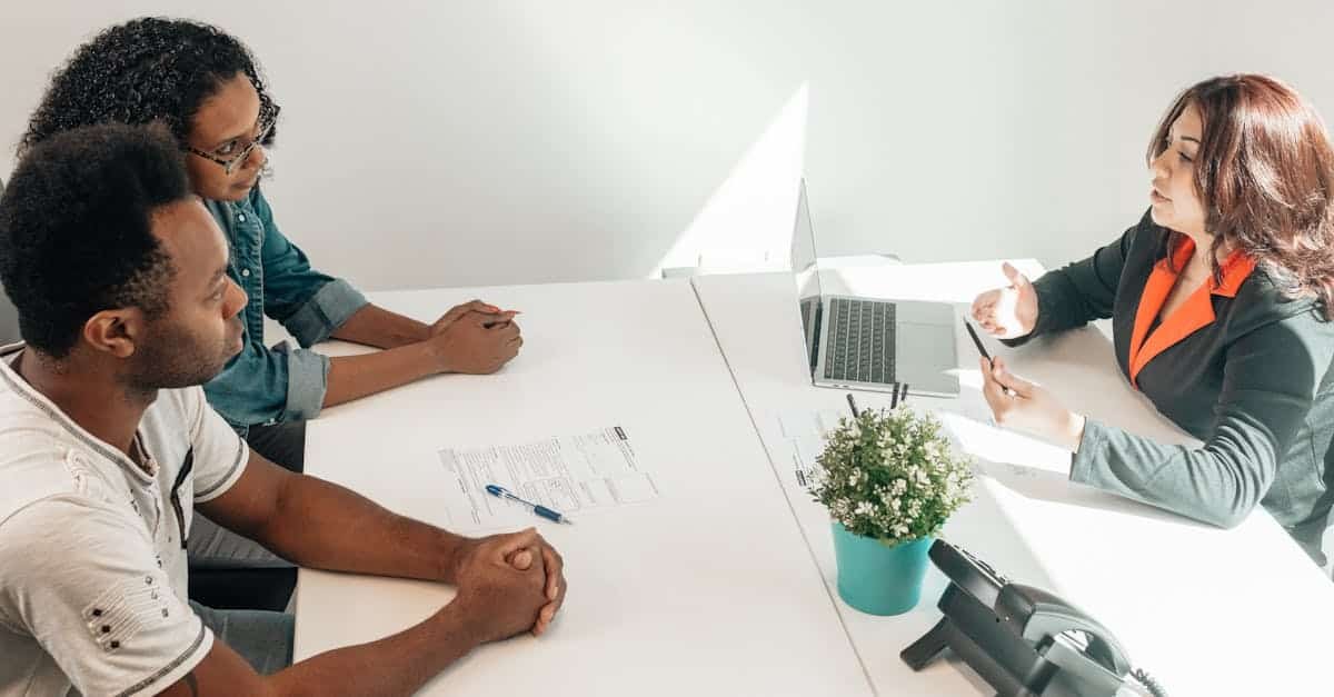 découvrez notre guide complet sur le contrat de réservation immobilière. apprenez tout sur les clauses essentielles, les droits et obligations des parties, et les étapes pour sécuriser votre bien immobilier en toute confiance.