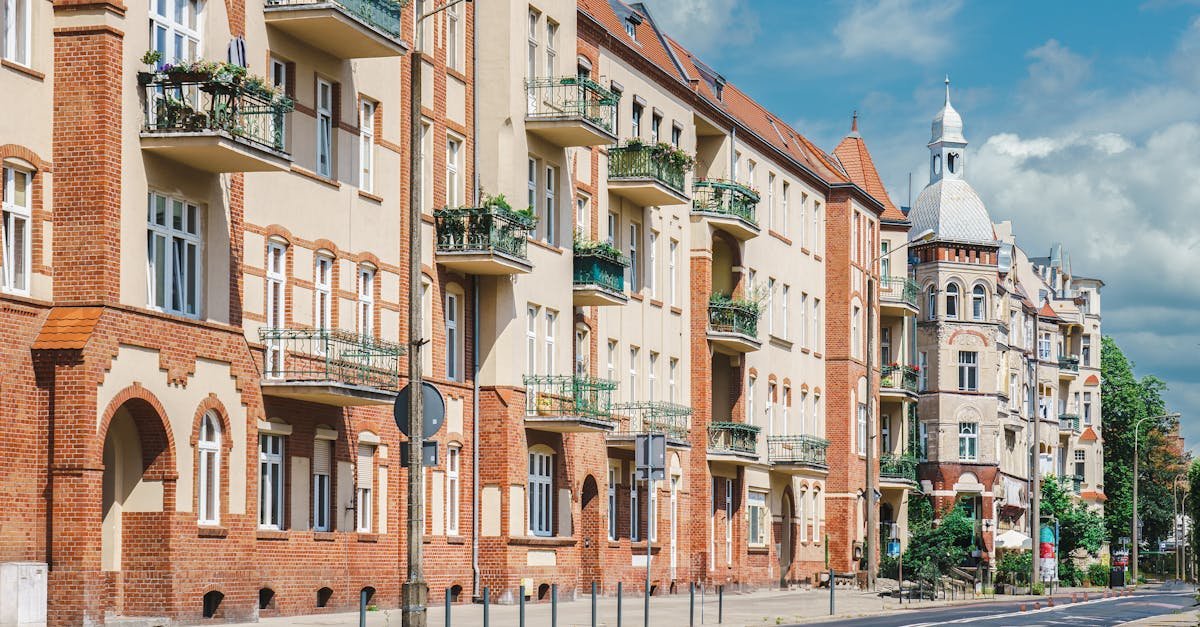 découvrez notre formation en immobilier, conçue pour vous fournir les compétences essentielles et les connaissances nécessaires pour exceller dans le secteur. que vous soyez débutant ou professionnel en quête de perfectionnement, nous vous accompagnons vers le succès.