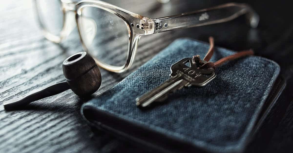 découvrez notre sélection de wallets élégants et pratiques, idéaux pour organiser vos cartes, billets et pièces. alliez style et fonctionnalité avec des matériaux de qualité et des designs contemporains.