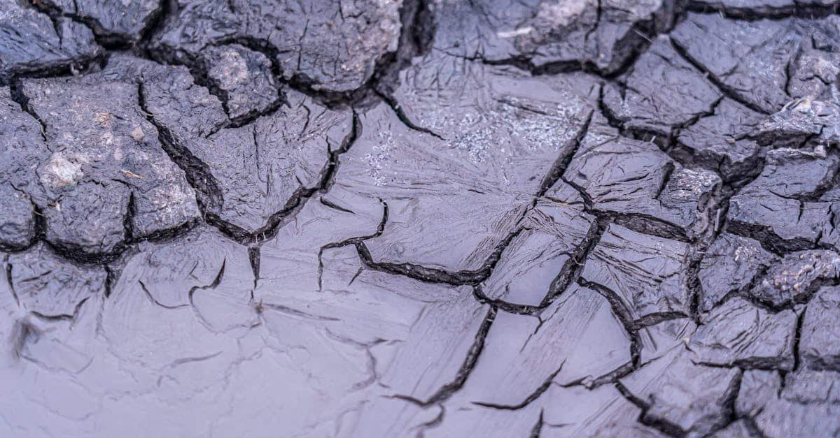 la pénurie d'eau est un enjeu mondial croissant qui affecte des millions de personnes. découvrez les causes, les conséquences et les solutions possibles pour faire face à ce défi environnemental crucial.